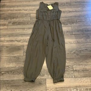 Sleeveless jumpsuit